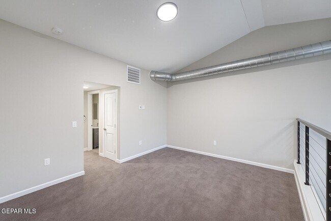 Photo - 3030 Pera Ave