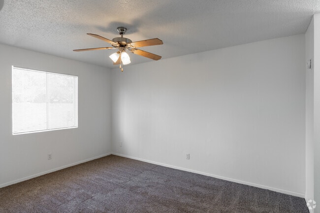 2BR, 2BA - 814SF - Primary Bedroom