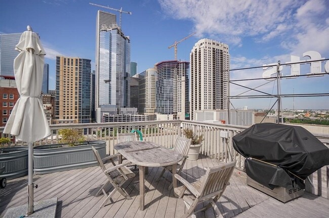 Building Photo - 915 Franklin St Unit 5H