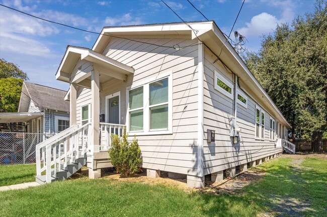 Photo - 7047 Ave E