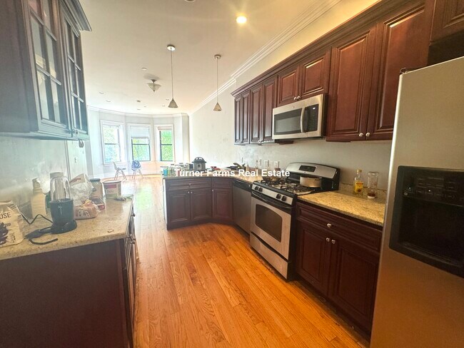 Photo - 1087 Beacon St Apartments Unit 89-3