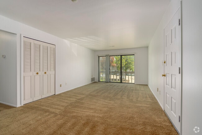 2BR, 1BA - 882SF - Living Room - Ore Creek Apartments