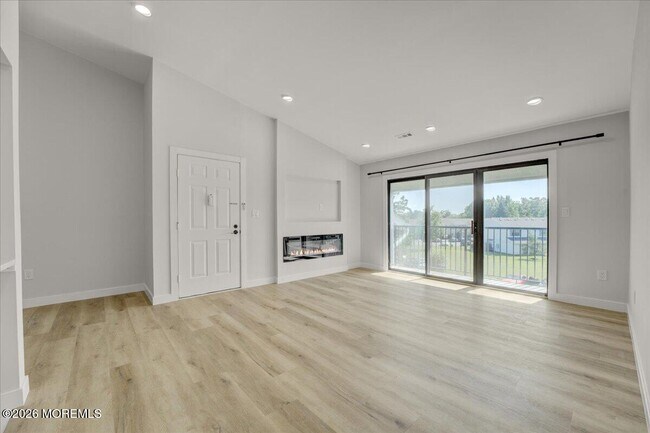 341 Danbury Ln