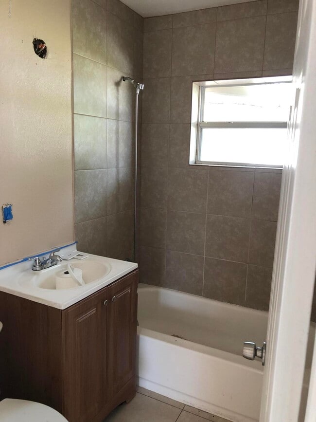 Photo - 2188 Laden Rd