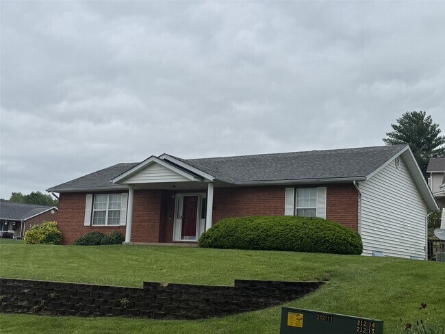 Photo - 102 S Riebeling St