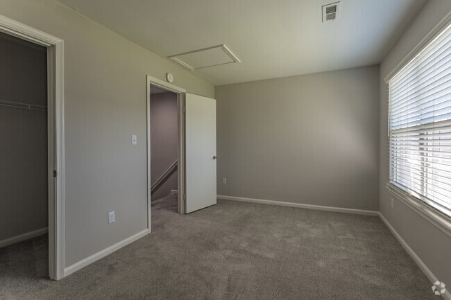 2BR,1.5BA,950SF Renovated