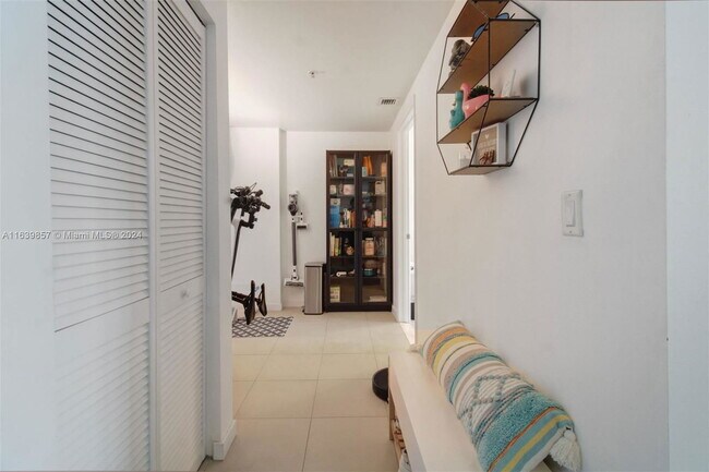 Photo - 333 NE 24th St