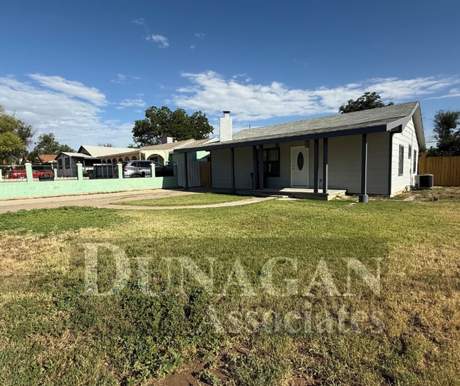 Building Photo - Charming 3 bed, 2 bath home - Newly remode...