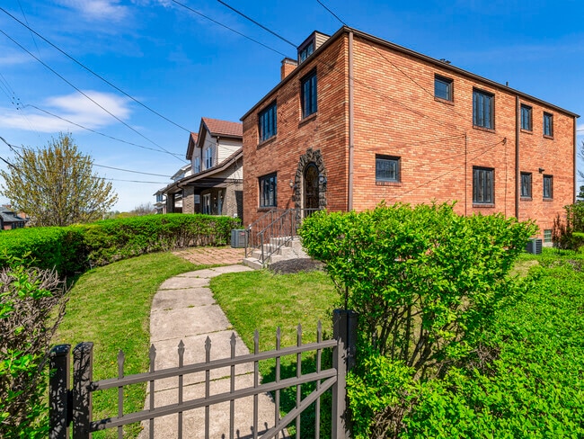 Photo - 433 Winterhill St