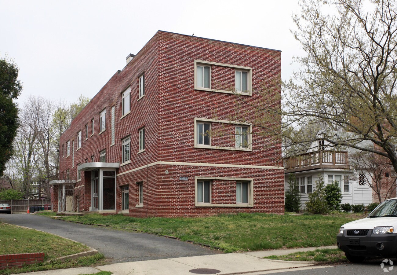 12 Sunset Dr - 12 Sunset Dr