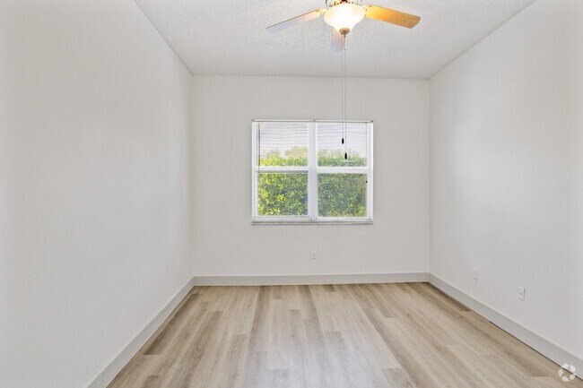 2BR, 2BA - 1280SF - Main bedroom