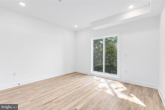 Photo - 3842 Fairmount Ave