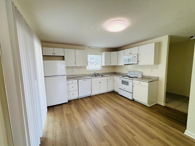Building Photo - 345 Wakeman Ct NE