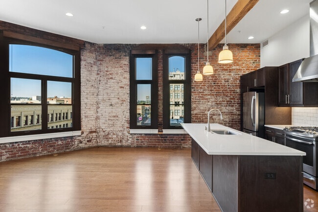1BR, 1BA - 840SF - Dining Room