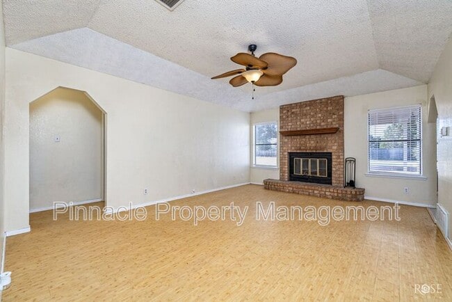 Photo - 1013 Scott Ln