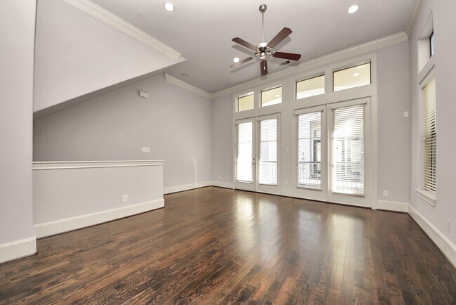 Photo - 1831 Dart St