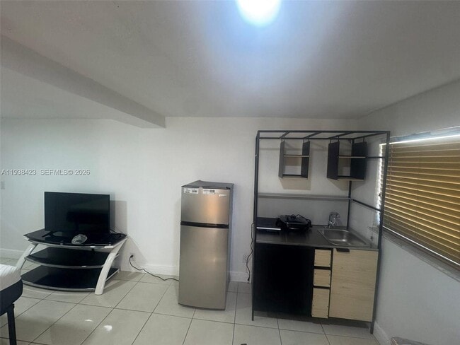 Building Photo - 2021 Wilmington St Unit B