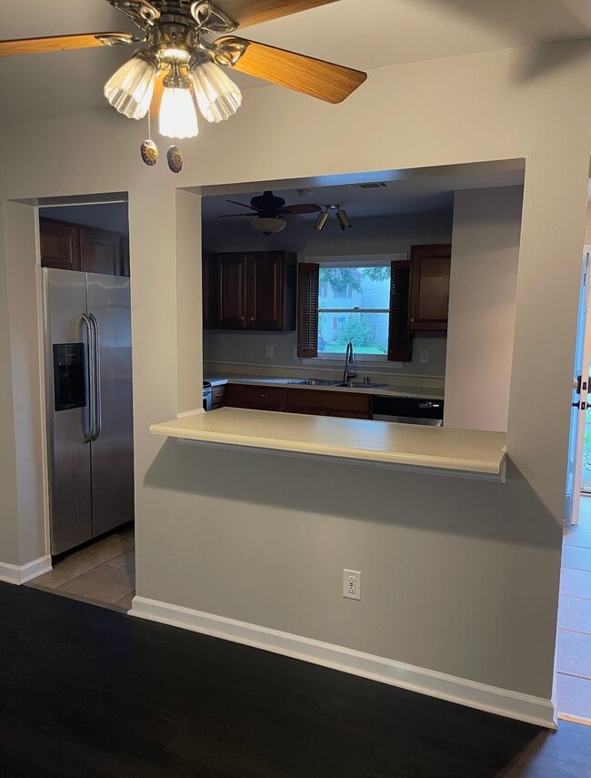 Photo - 1408 Deer Lake Cir