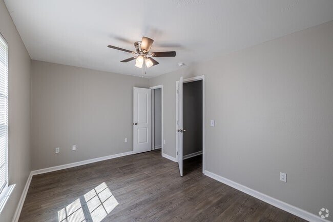 1BR, 1BA - 825SF - Bedroom