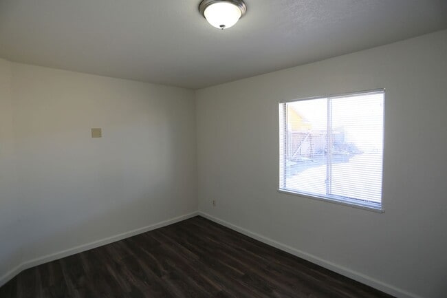Photo - 9817 Stephens St Unidad 9817 N Stephens Street, # D