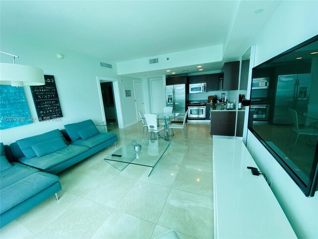 Building Photo - 950 Brickell Bay Dr Unit 3709