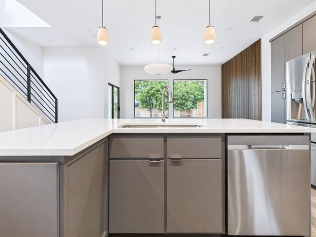 Photo - 4402 Mt Vernon Dr Unit A