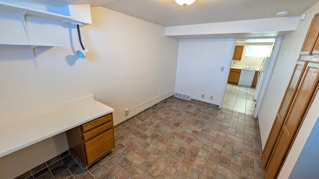 Photo - 303 S Douglas St