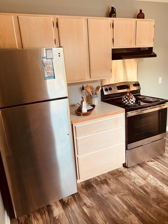 Kitchen - 625 Roosevelt Ave Apartments Unit #2