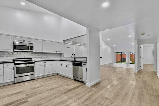 Photo - 518 NE 199th Ln