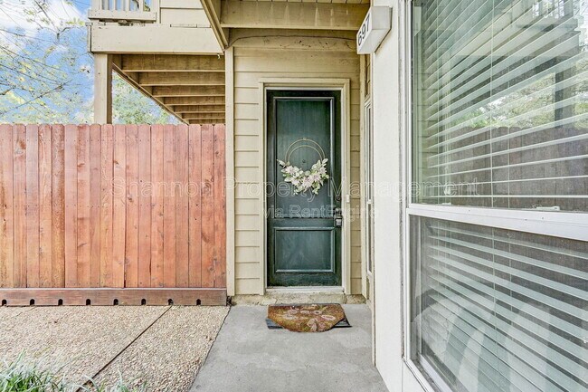 Photo - 2100 Tanglewilde St Unidad 697