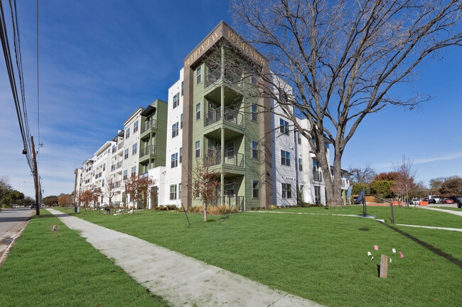 Building Photo - Bluffview Apartments