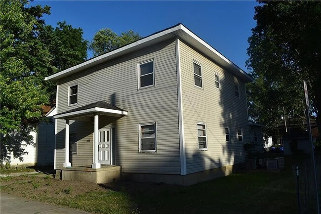 Building Photo - 1015 W Jackson St Unit A