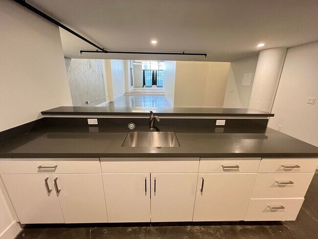 Photo - Massive loft with mezzanine bedroom and la... Unit 13