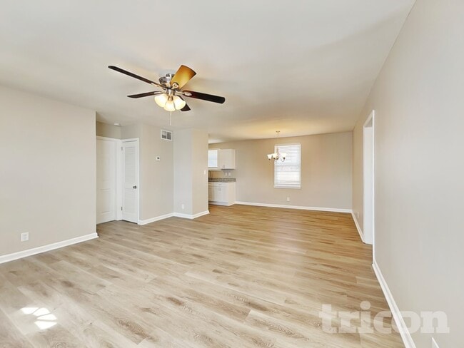 Photo - 213 Walnut Crest Dr