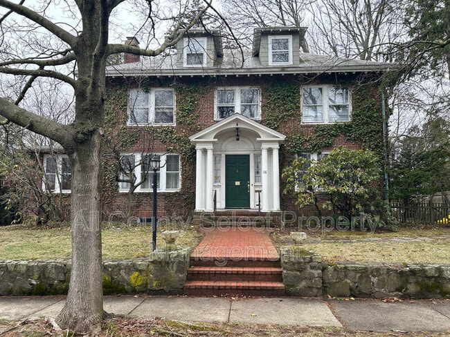 Building Photo - 38 Baker Ave