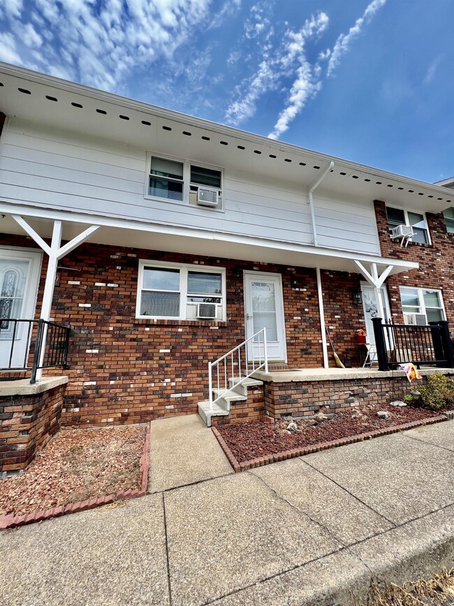 Building Photo - 10 Dorsey Ln