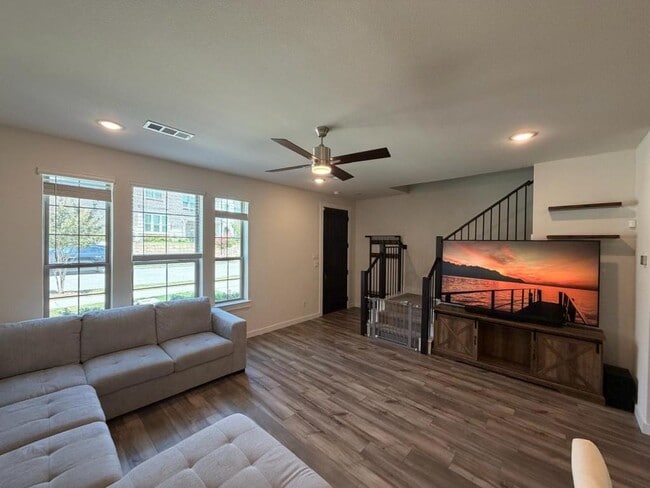 Photo - 1325 Ethan Dr