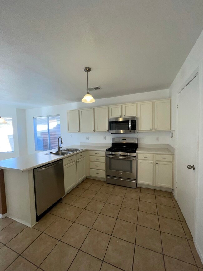 Photo - 667 Vista Luna Ln SW