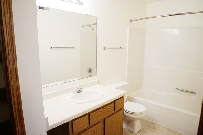 Oakbridge Court LLC