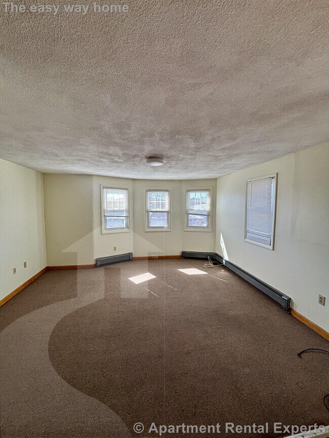 Building Photo - 569 Somerville Ave