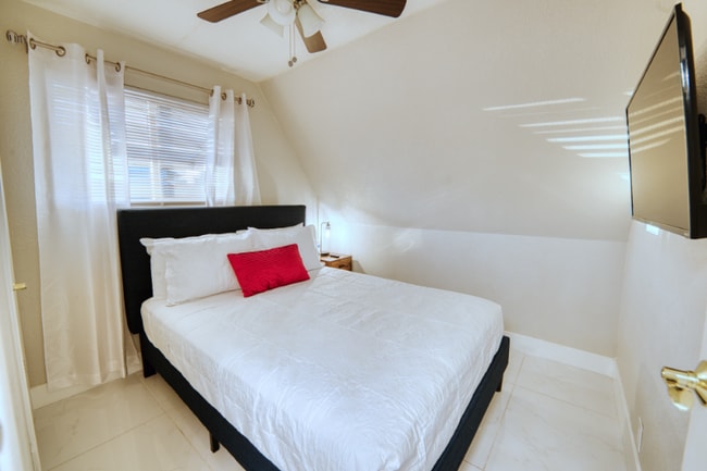 Building Photo - 2659 E Vegas Valley Dr Rental
