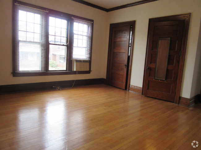 Building Photo - 702 10th Ave Unit B Rental