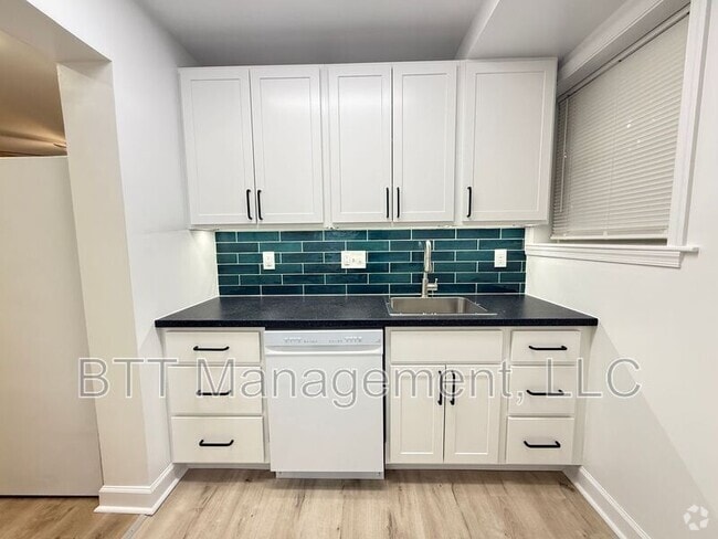 Building Photo - 8716 Plymouth St Unit #2 Rental