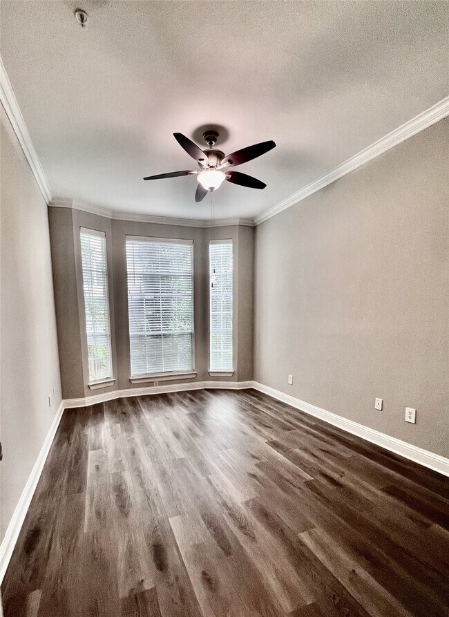 Photo - 5353 Memorial Dr