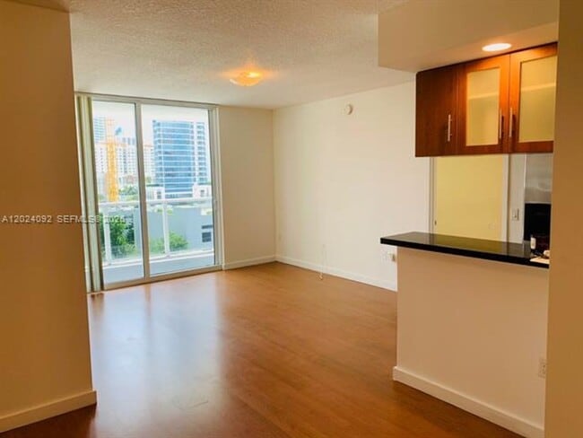 Photo - 601 NE 23rd St Unidad 601 NE 23rd St #804
