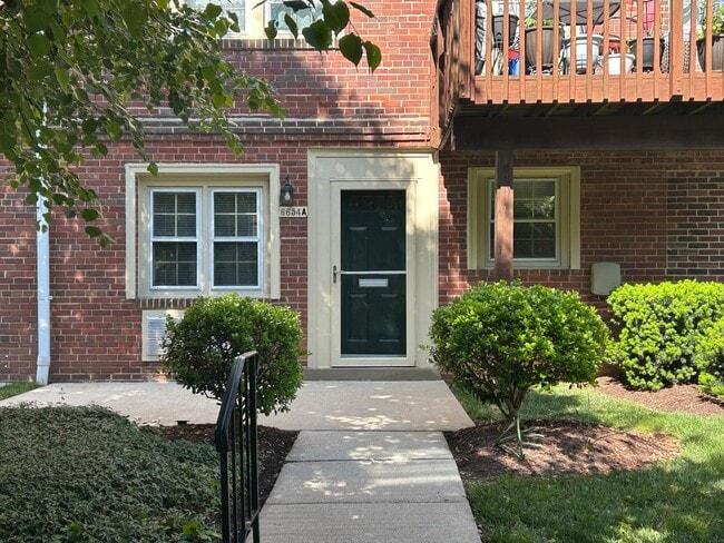 Building Photo - 6654 Hillandale Rd Unit 6654A - Studio