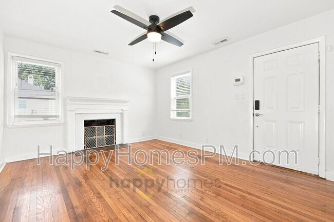 Photo - 3955 Christopher St