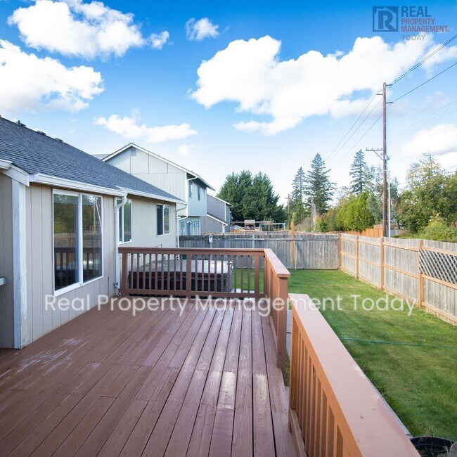 3 Bedroom 2 Bathroom House with Garage + L... House Rental in