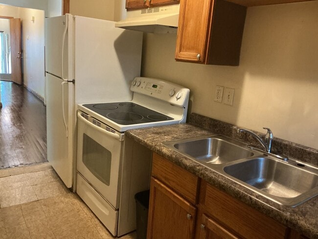 Building Photo - 3133 W Clybourn St Unit #1