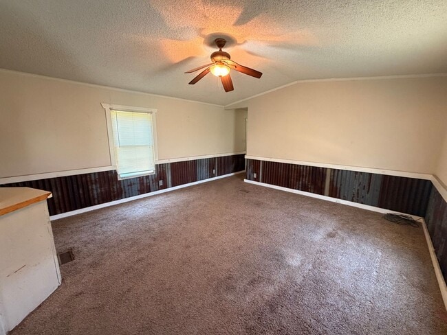 Photo - This 3-bedroom, 2-bathroom home on the outskirts of Russellville, AR